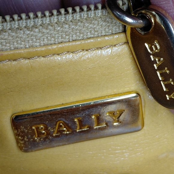 Bally Tote - Picture 5 of 14